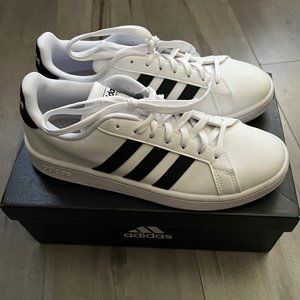 8.5 Adidas Sneakers tennis shoes